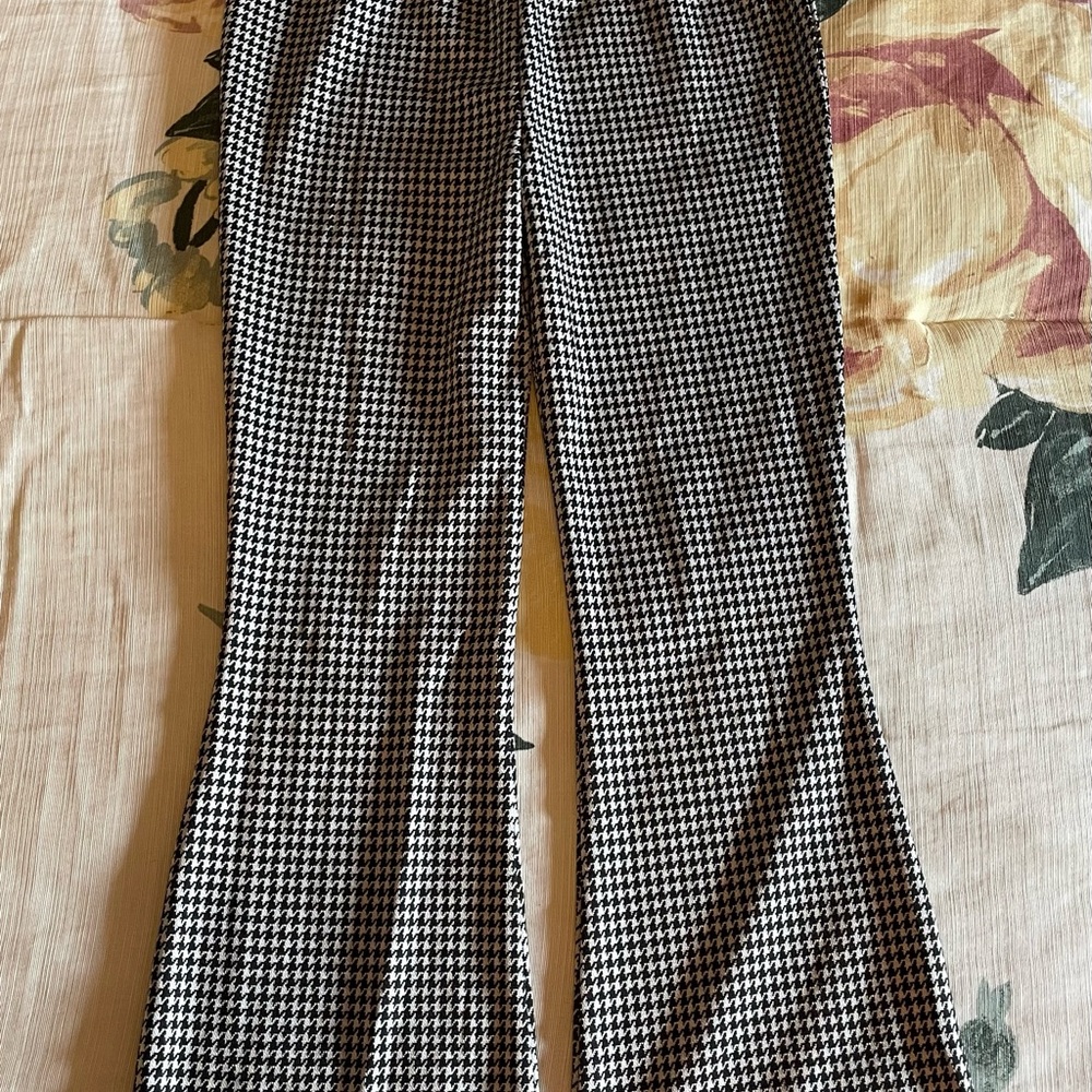 Girls Leggings Flare Pants - Black & White. Size 8